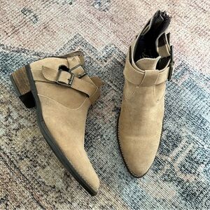 G.H. Bass Co. Western Ankle Bootie Buckle Beige Shoes sz 7